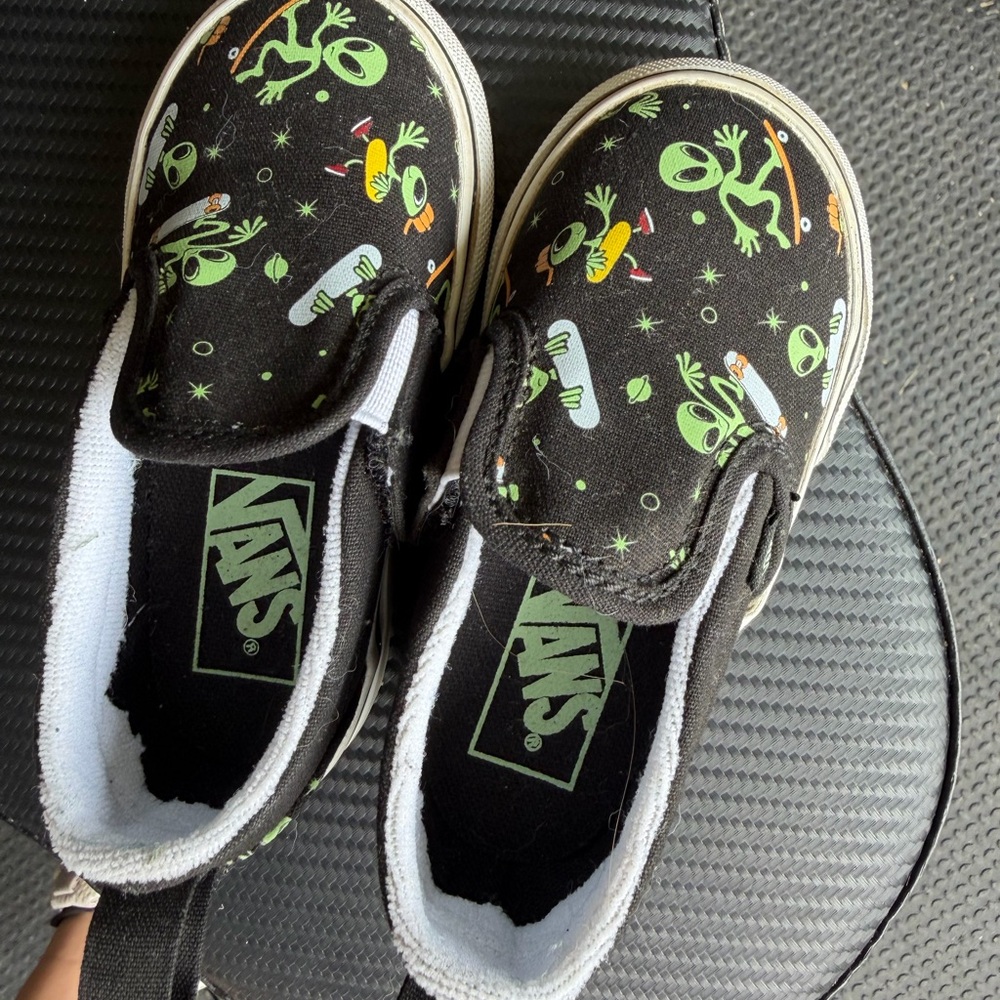 Vans Kids Black Slip-On Sneakers with Green Alien Print